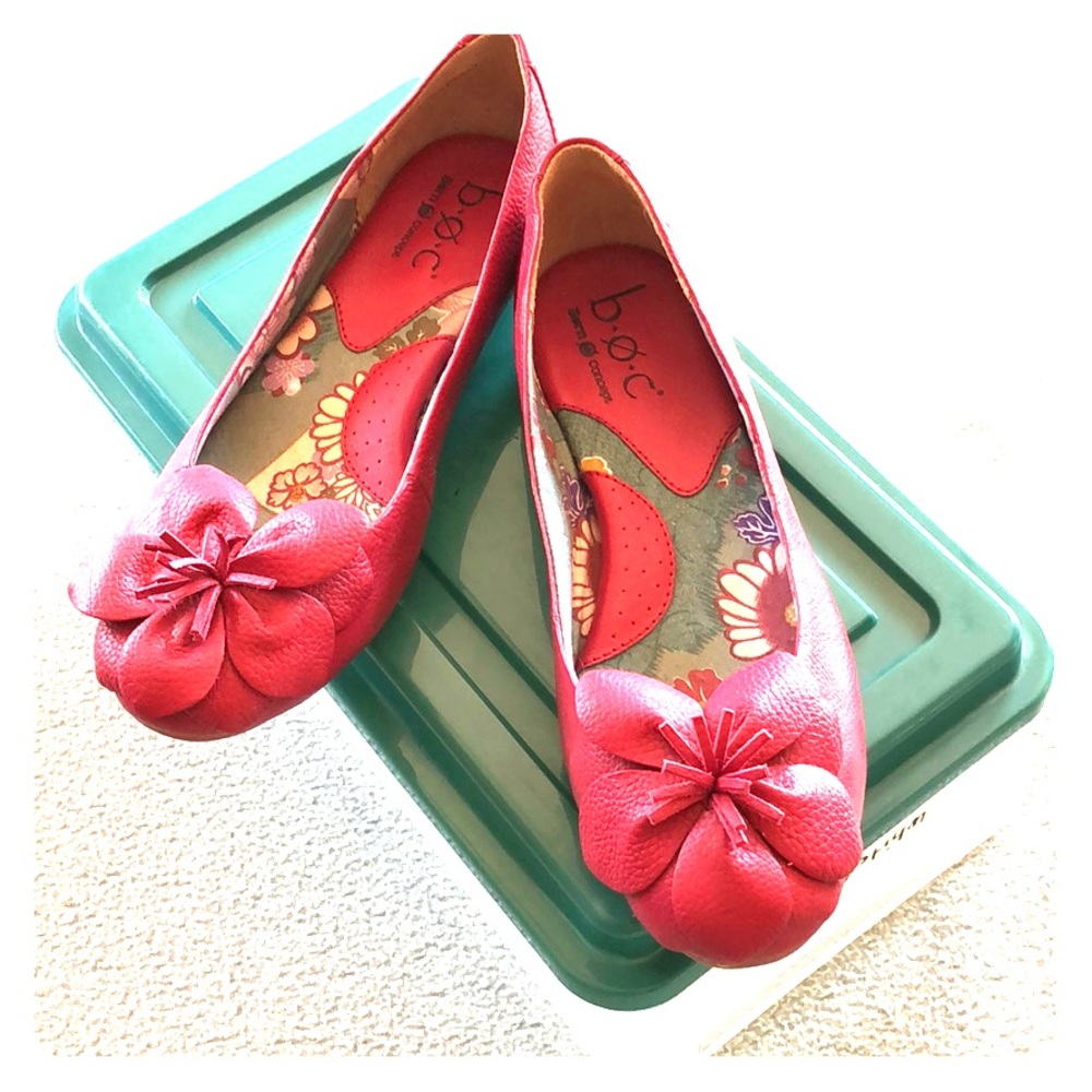 Born Women’s Leather  Flats
